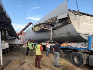 ACT'nin eski uçağı karayoluyla Muğla'ya taşındı