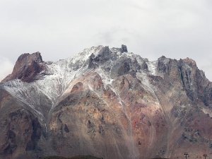 Erciyes'e eylülde kar yağdı