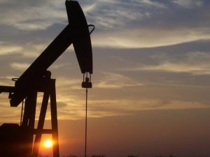 ABD petrol fiyatı tahminlerini yükseltti