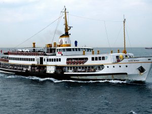 Fırtına Marmara'da deniz ulaşımınının aksamasına neden oldu