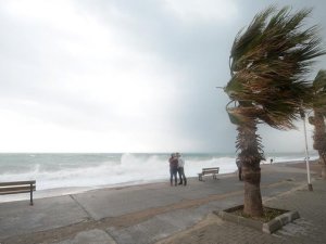 Tropik fırtına için kriz merkezi oluşturuldu