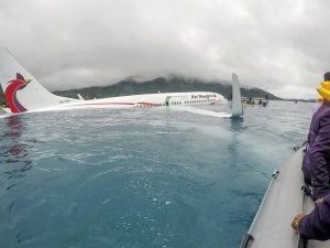 Mikronezya'da denize inen uçakla ilgili şaşırtan açıklama!