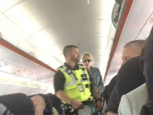 Yolcu uçağında sigara krizi