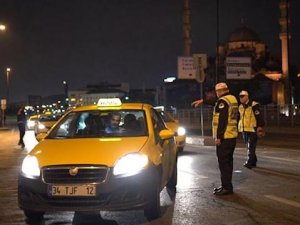 İstanbul Emniyet Turizm Şube Müdürlüğü taksicileri denetledi