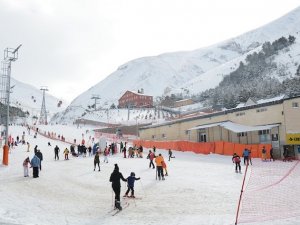 Kayak merkezlerinde yılbaşı heyecanı yaşanıyor