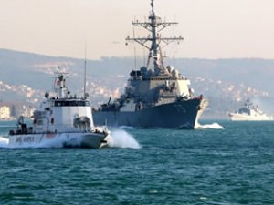 Rus ve ABD savaş gemileri, İstanbul Boğazı'ndan geçti
