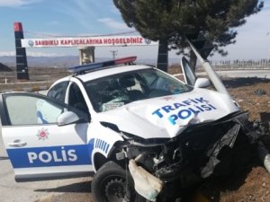 Afyonkarahisar'da trafik kazası: 2 polis yaralı