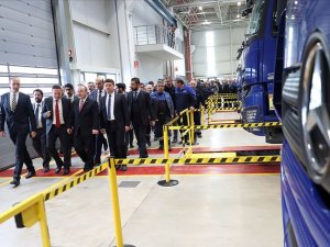 Mercedes için 'el değmeden' kabin üretimi
