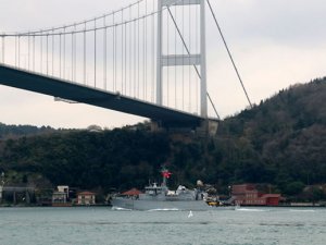 Fransız mayın gemisi Boğaz'dan geçti