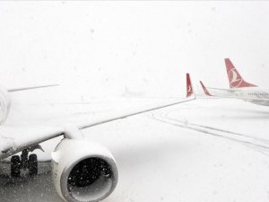 Kar yağışı nedeniyle Hakkari'de uçak seferleri iptal edildi
