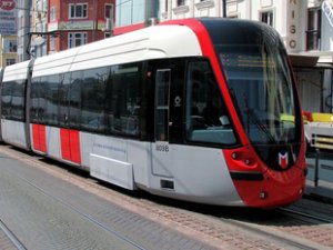 Eminönü-Alibeyköy hattına elektriğini yerden alan tren