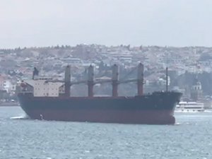 İstanbul Boğazı’nda pervanesi suya batmayan M/V IDIL isimli gemi, paniğe neden oldu