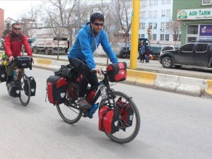 İspanya'dan bisikletle dünya turuna çıktılar