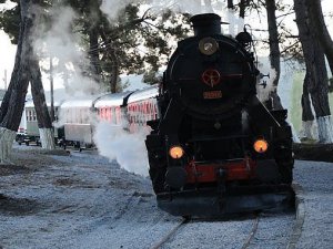 İzmir’de Buharlı Tren Nostaljisi Yaşandı