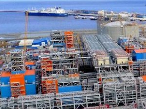 Total, Novatek’in LNG terminallerine de ortak olacak