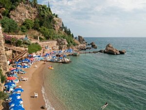 Türkiye'deki turizm yatak sayısının yarıya yakını Antalya'da