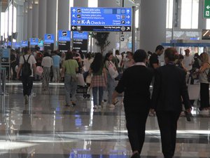 İstanbul Havalimanı'nda bayram hareketliliği arefe gününde de sürüyor