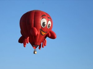 Kapadokya'da balonlar festival için havalandı