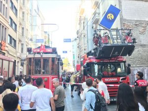 Nostaljik tramvayın enerji kablosu koptu