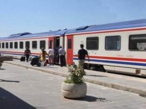 Siirt’in Kurtalan ilçesinde, son dönemlerde tren seyahatinde artış yaşandı