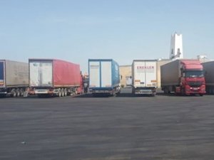 Suudi Arabistan'da bekletilen Türk TIR'ların geçişine izin verildi