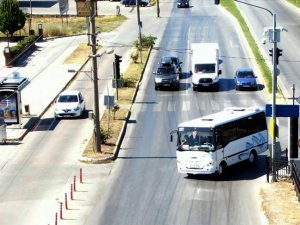 Kırmızı ışıkta geçenler 'drone'a yakalandı