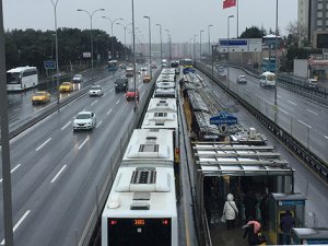 Metrobüsten yıllık 165 milyon dolar gelir elde ediliyor