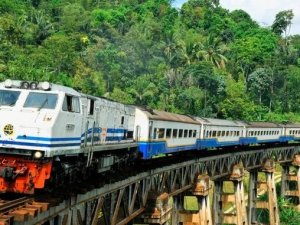 Cakarta-Surabaya demiryolu hayata geçiriliyor