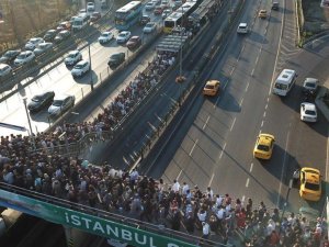 Metrobüs hattı alarm veriyor