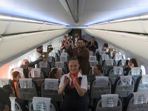 Corendon Airlines, Altın Portakal misafirlerini sürprizlerle ağırladı