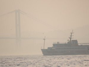 İstanbul Boğazı'nda gemi trafiğine sis engeli