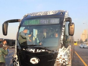 İmamoğlu yeni nesil yerli metrobüsü test etti