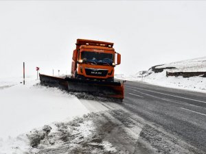 Van'da kar ve tipi nedeniyle 28 yerleşim yerinin yolu kapandı