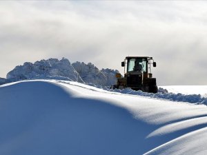 Van ve Muş'ta kardan kapanan yollar ulaşıma açıldı