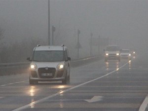 Bolu Dağı'nda kar yağışı ve sis etkili oluyor