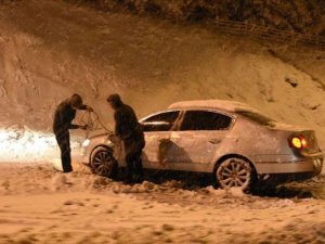 Yoğun kar yağışı sebebiyle Adıyaman ve Sivas'ta yollar kapandı