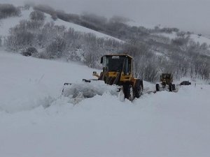 Doğu'daki 3 ilde 62 yerleşim birimine ulaşım sağlanamıyor