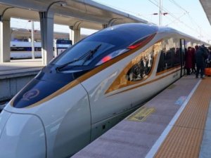 Dünyanın ilk sürücüsüz yüksek hızlı treni Çin’de seferlerine başladı