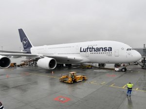 Lufthansa Tahran seferindeki uçağını geri döndürdü, uçuşları askıya aldı