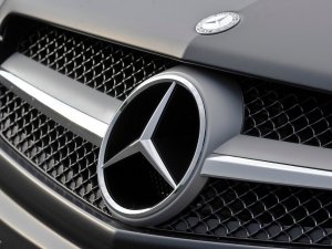 Mercedes lüks araç satışında liderliğini korudu