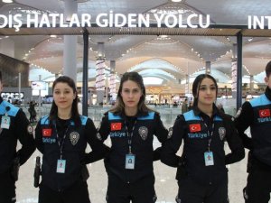 Pasaport polislerinin üniformalarındaki 'Turkey' yazısı değiştirildi