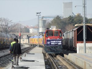 TCDD'nin yardım treni Elazığ'a ulaştı
