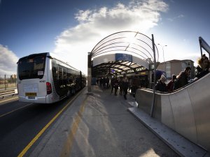 İBB, metrobüs hattında araç ve sefer sayısını artırdı