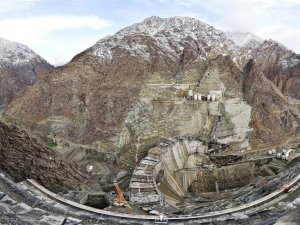 Dünyanın üçüncü en yüksek barajında çalışmalar devam ediyor