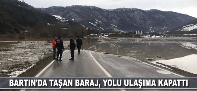 Bartın'da taşan baraj yolu ulaşıma kapattı