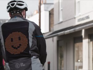 Ford’dan bisikletlilere özel dünyanın ilk ‘emoji ceketi’