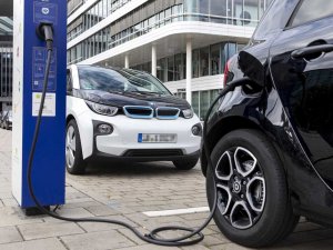 Almanya, elektrikli otomobillere 1,8 milyar avro fon ayırdı