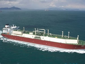 Katar 16 LNG gemisi için Çin ile anlaştı