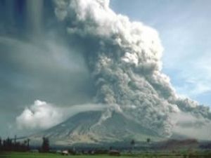 Japonya'da kül bulutu ve duman kabusu