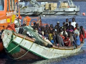 Tunus, 300 Libyalı göçmeni kurtardı